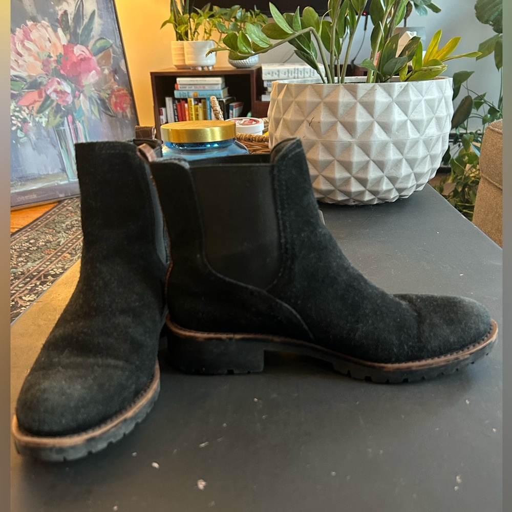 Black Sam Edelman Chelsea Boot